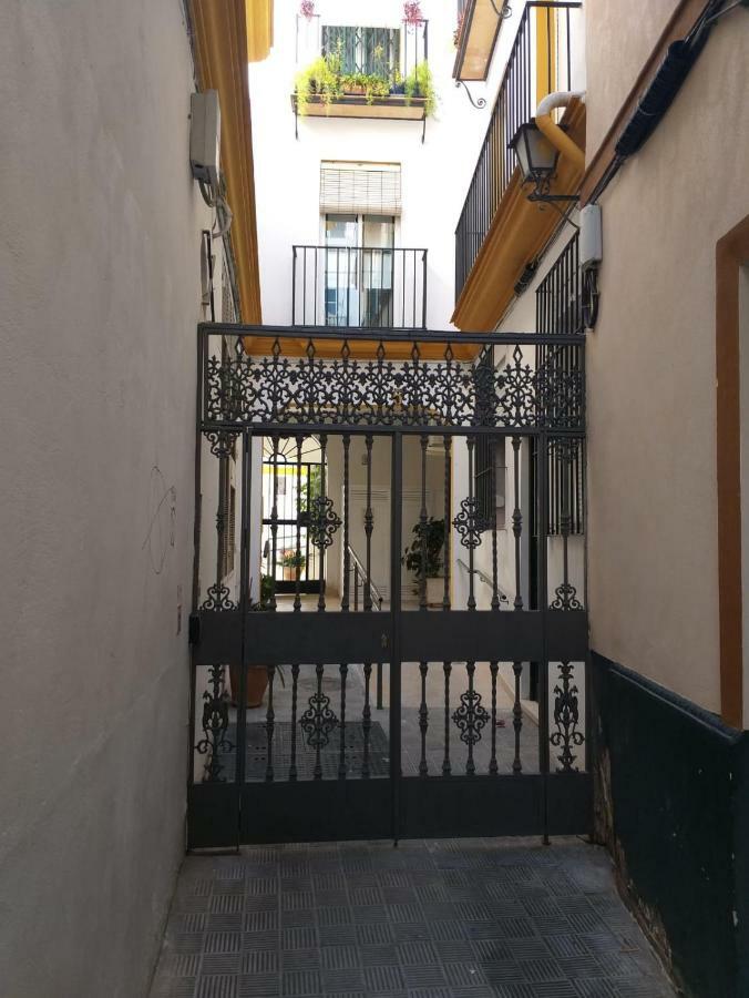 El Rinconcito De La Alfalfa Apartment Seville Luaran gambar